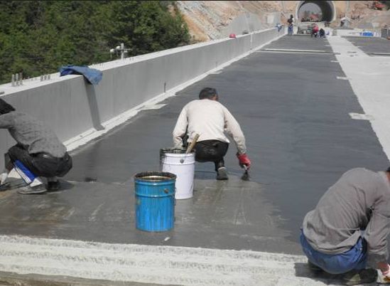 混凝土橋面防水黏結層施工技術的要點.jpg 混凝土橋面防水黏結層施工技術的要點.jpg